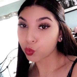 Meet your Posher, Vickyy